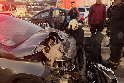 Choque entre un auto y una camioneta en Av. Perito Moreno y Sáenz