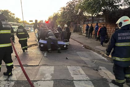 Choque entre un auto y una camioneta en Av. Perito Moreno y Sáenz