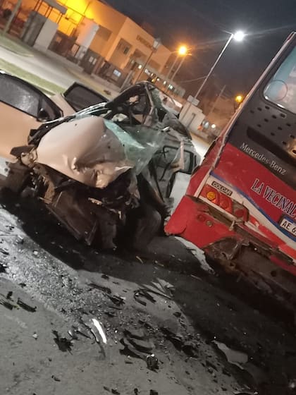 Choque fatal entre un auto y un colectivo