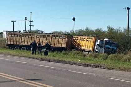 Choque fatal entre un auto y un camión en la ruta 127, acceso a Conscripto Bernardi, Entre Ríos