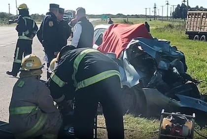 Choque fatal entre un auto y un camión en la ruta 127, acceso a Conscripto Bernardi, Entre Ríos
