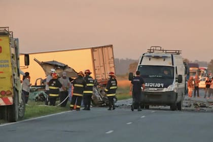 Choque frontal entre un auto y un camión en la ruta 88, murieron dos mujeres