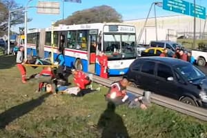 Trece personas resultaron heridas por un choque en cadena en la autopista Dellepiane