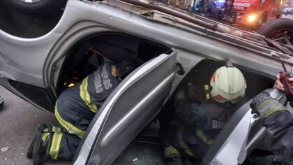 Choque y vuelco en Floresta