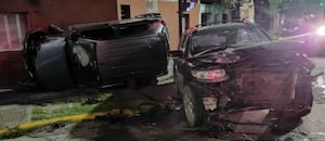 Cruzó en rojo, atropelló a una familia y embistió una camioneta