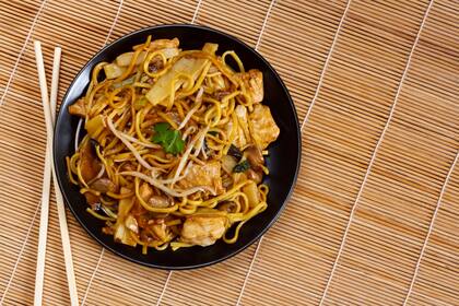 Chow mein, fideos salteados.