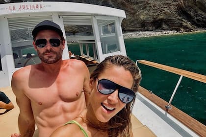 Chris Hemsworth y Elsa Pataky se olvidaron del trabajo y disfrutaron de una tarde bajo el sol de una playa en España
