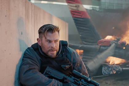 Chris Hemsworth le pone el cuerpo a su personaje Tyler Rake y muchas de las escenas de acción, en realidad la mayoría, las hizo él