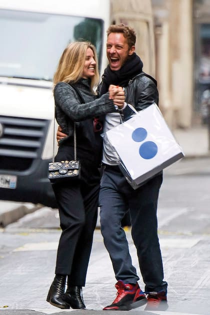 Chris Martin y Annabelle Wallis, en París