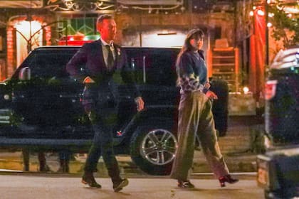 Chris Martin y Dakota Johnson pasaron una velada romántica en un restaurante italiano en Los Ángeles