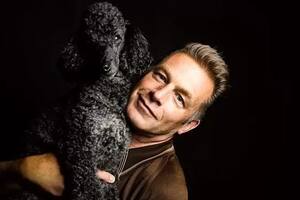Chris Packham es uno de los presentadores británicos más conocidos por sus programas sobre animales y vida salvaje. Hace 16 años, le diagnosticaron asperger y comprendió muchos aspectos de su pasado