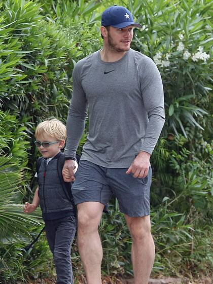 Chris Pratt compartiendo una tarde con su hijo Jack