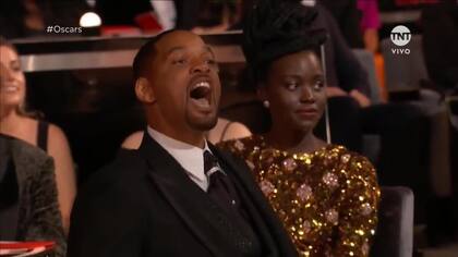 chris rock estaba presentando un premio y will smith le gritó desde el público
