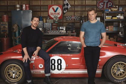 Christian Bale interpreta al explosivo Ken Miles y Matt Damon, al visionario Carroll Shelby