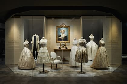 Christian Dior se propuso recuperar la elegancia de la Belle Époque. 