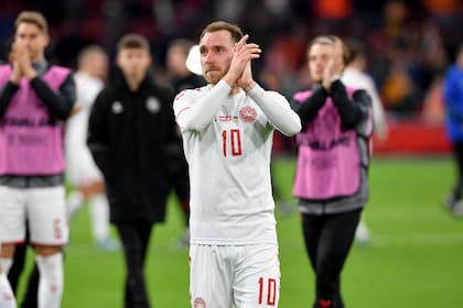 Christian Eriksen conmovió al mundo con su síncope durante la Eurocopa disputada en 2021 y alegró con su gol a Serbia en el retorno a la selección de Dinamarca en marzo de 2022.