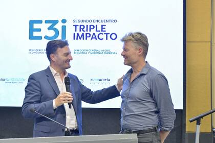 Christian Felber y Hernán Najenson, director de Micro, Pequeñas y Medianas Empresas de CABA, charlaron en el E3I organizado por el gobierno de la Ciudad sobre economías sustentables