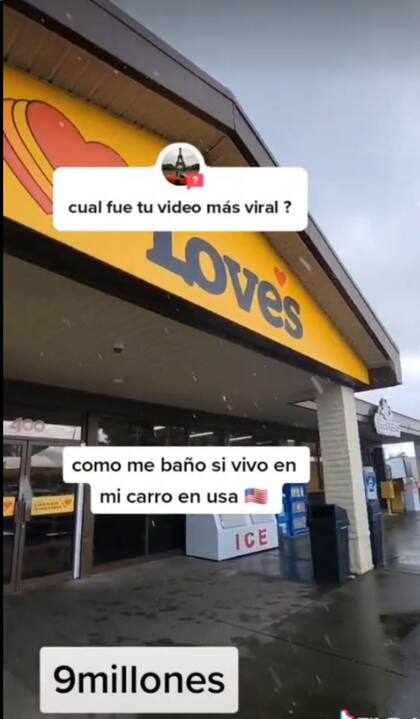Christian mostró cómo se baña.