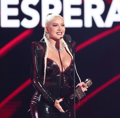 Christina Aguilera tuvo una gran noche en los Billboards latinos  tras recibir una gran ovación por su impresionante interpretación de "La Reina"