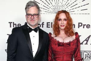 Christina Hendricks se casó otra vez, lució un vestido de ensueño y su mejor amiga ofició su boda