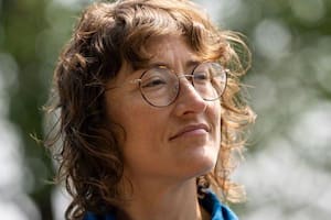 Christina Koch en una conferencia de prensa sobre la misión Artemis II de la NASA en Washington, Estados Unidos.