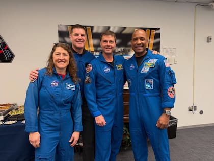 Christina Koch, Jeremy Hansen, Reid Wisemen y Victor Glover, tripulantes del Artemis II (Foto: Instagram/@astro_reid)