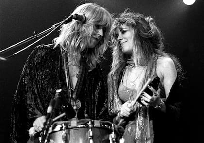 Christine McVie y Stevie Nicks en el Omni Coliseum de Atlanta, en 1977