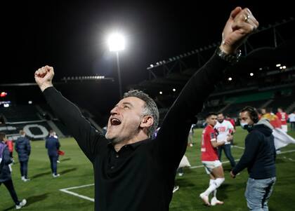 Christophe Galtier celebra tras ganar la liga francesa con el Lille en 2021