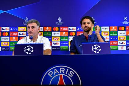 Christophe Galtier (entrenador) y el brasileño Marquinhos, capitán, en la conferencia de prensa previa al partido de este miércoles entre PSG y Maccabi Haifa, por la Champions League