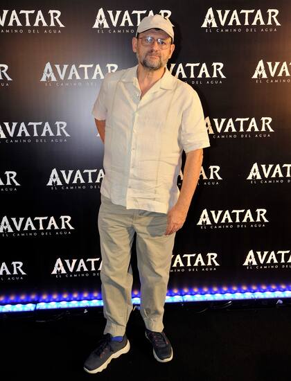 Christophe Krywonis no quiso perderse este preestreno. Con un look muy casual, camisa, pantalón y gorrita al tono, el chef posó para los fotógrafos
