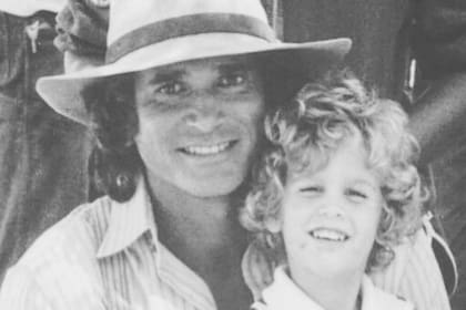 Christopher Landon heredó de su padre el gusto por el mundo del entretenimiento, pero logró establecerse en él a su manera y con nombre propio (Foto: Instagram @thechrislandon)