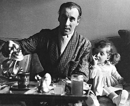 Christopher Lee y su hija Christina en 1966