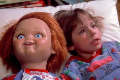 Chucky junto a Andy (Alex Vincent), su primer "amigo" en el primer film de la saga