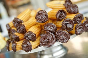 Churros caseros bañados en chocolate