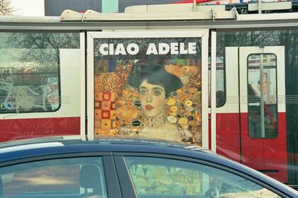 Ciao Adele, cartel publicitario de una agencia de publicidad de Viena en febrero de 2006