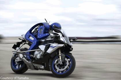 Cibernética. El Motobot emulando al gran Valentino Rossi en el Thunderhill Raceway Park