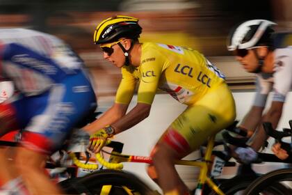 Pogacar, de 21 años, en la etapa final entre Mantes-la-Jolie y Paris; desde 1904 no había un ganador tan joven