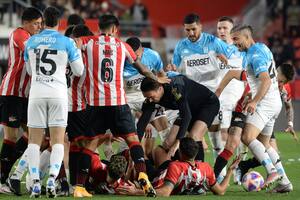 Cien por ciento lucha: en La Plata, Estudiantes y Racing protagonizaron un partido lleno de polémicas