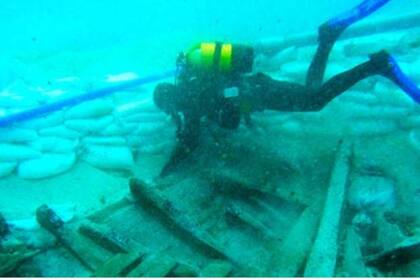 Científicos de la Universidad de Cadiz encontraron vasijas antiguas en una embarcación que data del 320 d.C