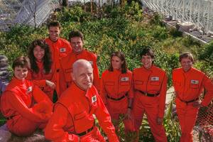 Científicos dentro de Biosphere 2
Spaceship Earth documental sobre un experimento ecológico de los 90.
