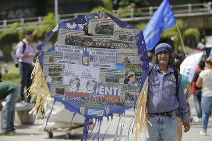 Cientos de carteles y pancartas portaron los manifestantes