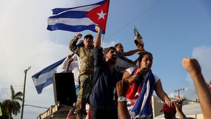 Cientos de cubanos también salieron a protestar en Little Havana, en Miami