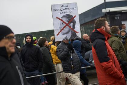 Cientos de daneses protestan contra el gobierno de Mette Frederiksen, el 21 de noviembre de 2020, en Copenhague