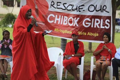 Los pedidos y sentadas por las chicas secuestradas en abril por Boko Haram se multiplican en Nigeria