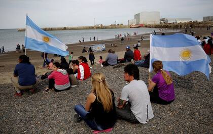 Cientos de personas despiden al buque Sophie Siem. 25/11/17