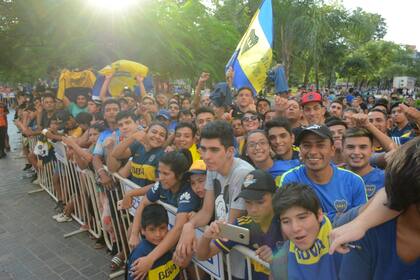 Cientos de personas recibieron a Boca en Santiago del Estero