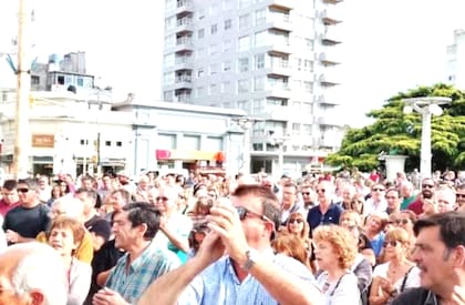 Cientos de productores se manifestaron en contra de la ordenanza que sancionó el Concejo Deliberante de Azul a fin del año pasado para crear una tasa de "servicios esenciales"