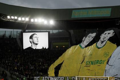 Cientos de seguidores de Nantes recordaron a Emiliano Sala, de cuyo fallecimiento se cumplió un año el pasado martes
