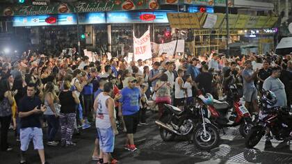 Cientos de vecinos acompañaron a la familia de Brian y reclamaron seguridad en Flores