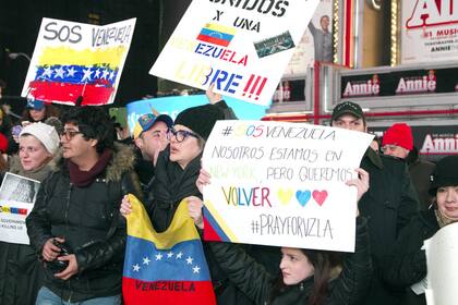 Cientos de venezolanos residentes en Estados Unidos llevaron los reclamos contra Maduro a Times Squares